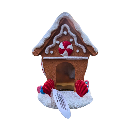 betta gingerbread house